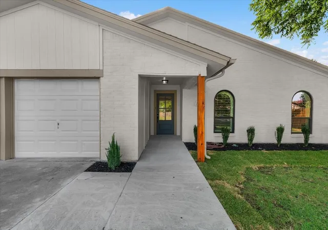 Photo 3 of Single family home for sale at 6504 Massey Ct, North Richland Hills, TX 76182 | MLS# 21346597 | Listing updated on 2026-09-12