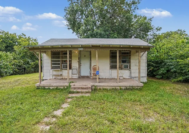 Photo 1 of Single family home for sale at 4212 Brady Dr, Fort Worth, TX 76119 | MLS# 21343033 | Listing updated on 2026-09-10