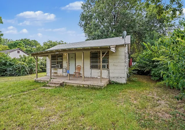 Photo 2 of Single family home for sale at 4212 Brady Dr, Fort Worth, TX 76119 | MLS# 21343033 | Listing updated on 2026-09-10