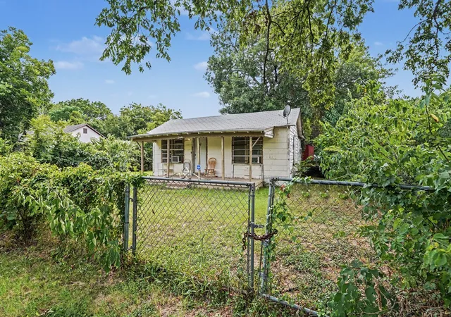 Photo 3 of Single family home for sale at 4212 Brady Dr, Fort Worth, TX 76119 | MLS# 21343033 | Listing updated on 2026-09-10