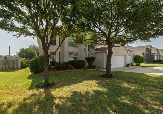 Photo 3 of Single family home for sale at 45 Beechcreek Dr, Fort Worth, TX 76134 | MLS# 21346461 | Listing updated on 2026-09-10