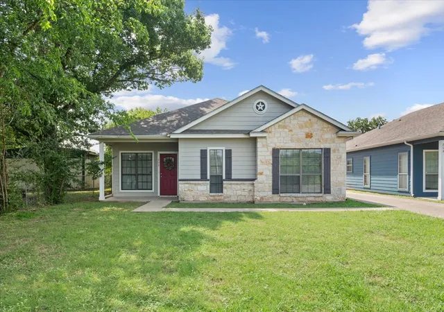 Photo 3 of Single family home for sale at 200 Garden Dr, Waco, TX 76706 | MLS# 21344388 | Listing updated on 2026-07-31