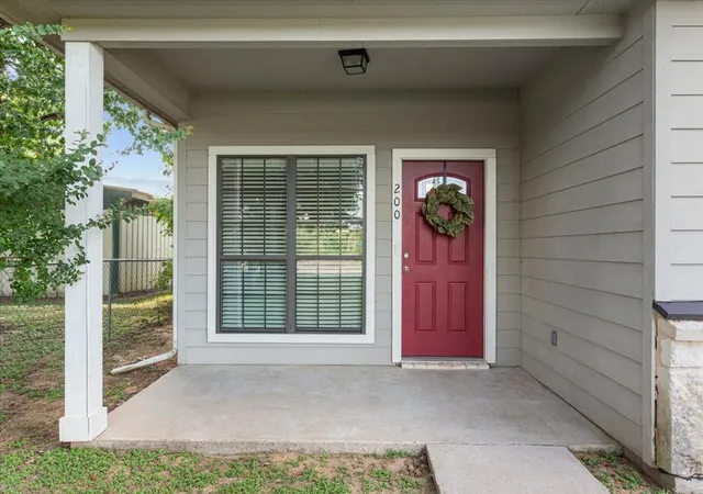 Photo 4 of Single family home for sale at 200 Garden Dr, Waco, TX 76706 | MLS# 21344388 | Listing updated on 2026-07-31