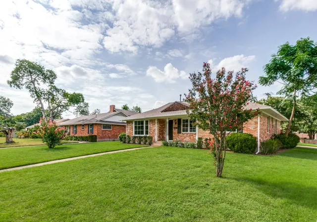 Photo 2 of Single family home for sale at 912 Fernwood Dr, Richardson, TX 75080 | MLS# 21342199 | Listing updated on 2026-08-01