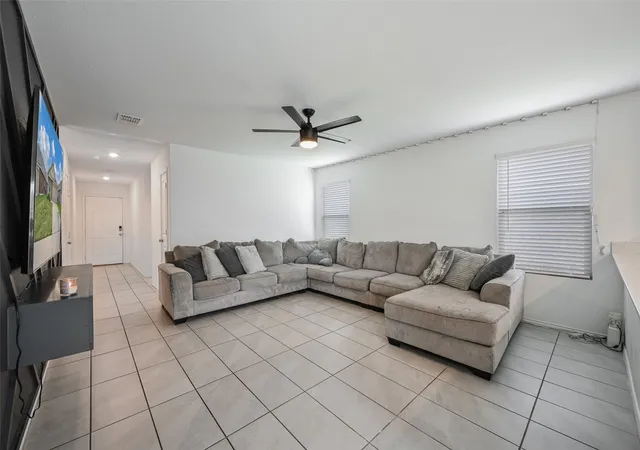 Photo 3 of Single family home for sale at 1104 Crestview Dr, Hutchins, TX 75141 | MLS# 21346897 | Listing updated on 2026-08-01