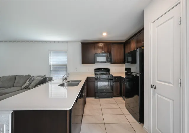 Photo 4 of Single family home for sale at 1104 Crestview Dr, Hutchins, TX 75141 | MLS# 21346897 | Listing updated on 2026-08-01