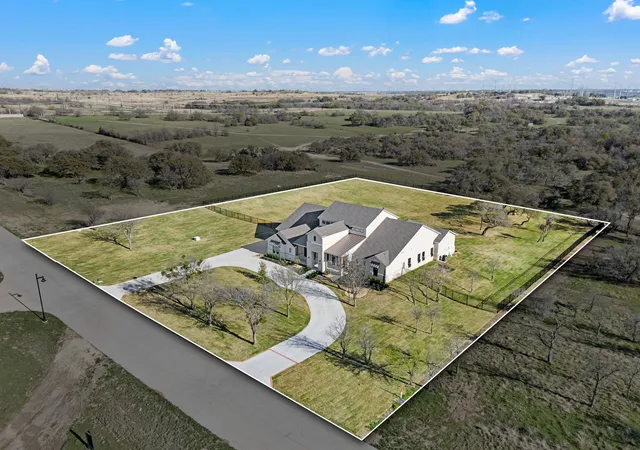 Photo 2 of Mansion for sale at 10516 Fleming Pointe Dr, Fort Worth, TX 76179 | MLS# 21346905 | Listing updated on 2026-10-04