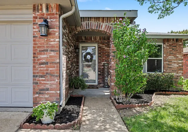 Photo 3 of Sale Pending at 3123 Melrose Dr, Mc Kinney, TX 75070 | MLS# 21346917 | Listing updated on 2026-09-08