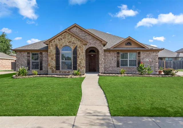 Photo 1 of Single family home for sale at 915 Sage Meadow Dr, Glenn Heights, TX 75154 | MLS# 21346580 | Listing updated on 2026-09-09