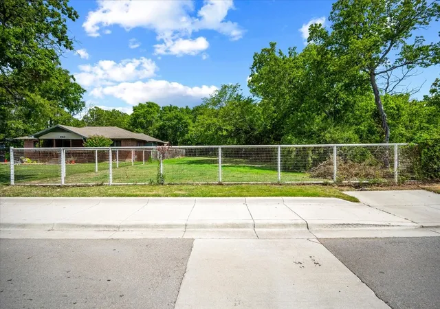 Photo 1 of Land for sale at 6900 Craig St, Fort Worth, TX 76112 | MLS# 21346871 | Listing updated on 2026-07-31