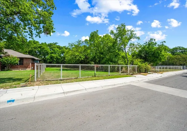 Photo 2 of Land for sale at 6900 Craig St, Fort Worth, TX 76112 | MLS# 21346871 | Listing updated on 2026-07-31