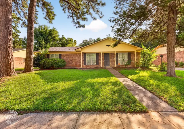 Photo 3 of Single family home for sale at 8853 Bayonne Dr, Shreveport, LA 71118 | MLS# 21331820 | Listing updated on 2026-07-31
