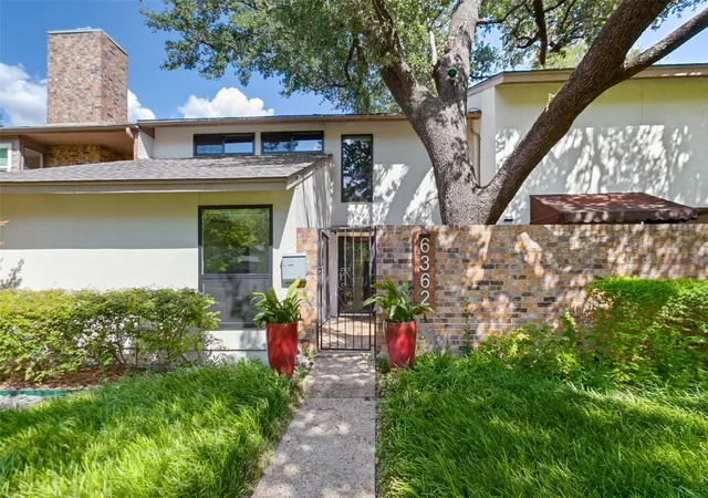 Photo 3 of Townhouse for sale at 6362 Southpoint Dr, Dallas, TX 75248 | MLS# 21345855 | Listing updated on 2026-09-13