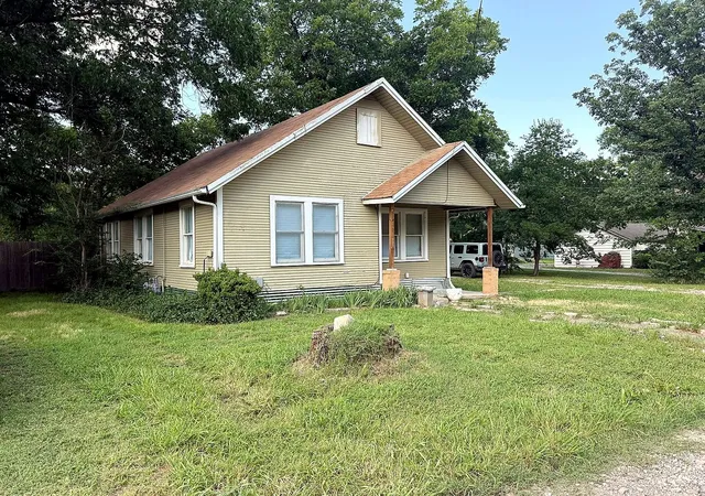 Photo 1 of Single family home for sale at 620 W 12th St, Bonham, TX 75418 | MLS# 21346716 | Listing updated on 2026-07-31