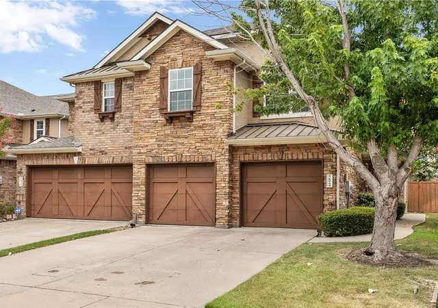 Photo 2 of Townhouse for sale at 5824 Stone Mountain Rd, The Colony, TX 75056 | MLS# 21345871 | Listing updated on 2026-09-12