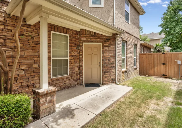 Photo 3 of Townhouse for sale at 5824 Stone Mountain Rd, The Colony, TX 75056 | MLS# 21345871 | Listing updated on 2026-09-12