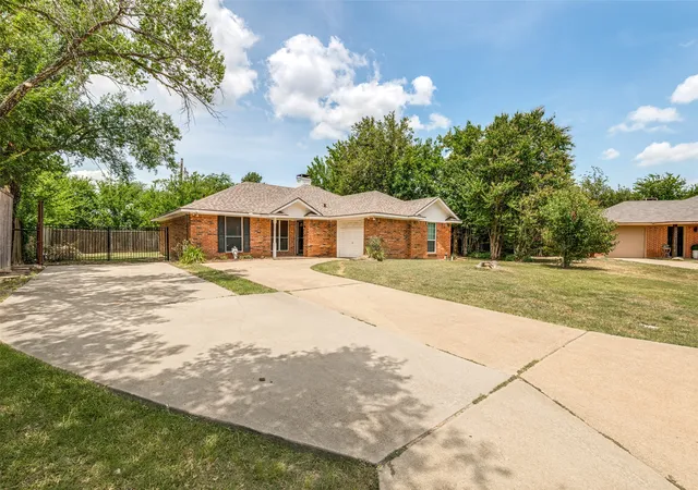 Photo 1 of Single family home for sale at 1004 Oak Grove Ln, Royse City, TX 75189 | MLS# 21346771 | Listing updated on 2026-09-11
