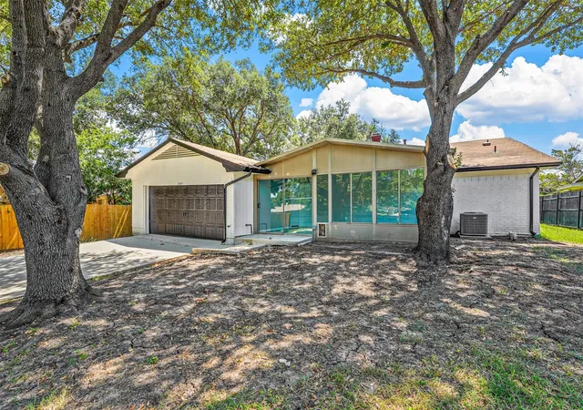 Photo 3 of Single family home for sale at 2805 Sybil Dr, Mesquite, TX 75149 | MLS# 21346200 | Listing updated on 2026-09-10