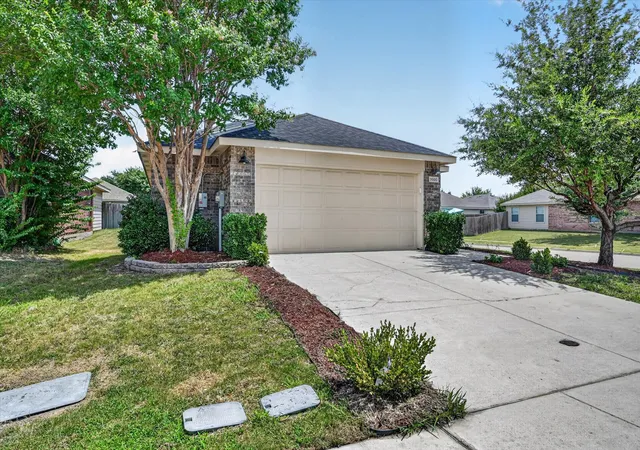 Photo 1 of Sale Pending at 9000 Quarry Ridge Trl, Fort Worth, TX 76244 | MLS# 21347044 | Listing updated on 2026-09-10