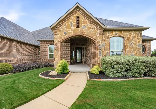 Photo 3 of Single family home for sale at 13450 Kira Ln, Justin, TX 76247 | MLS# 21346335 | Listing updated on 2026-09-09