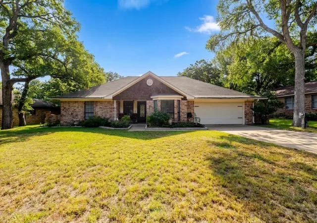 Photo 3 of Single family home for sale at 22 Greenbriar St, Mineral Wells, TX 76067 | MLS# 21347061 | Listing updated on 2026-08-01