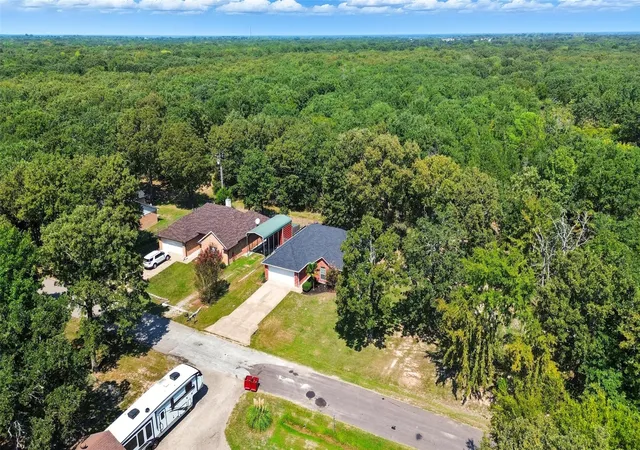 Photo 3 of Single family home for sale at 332 Comanche Trl, Quinlan, TX 75474 | MLS# 21347100 | Listing updated on 2026-10-04
