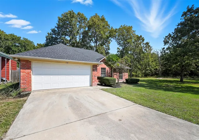 Photo 1 of Single family home for sale at 332 Comanche Trl, Quinlan, TX 75474 | MLS# 21347100 | Listing updated on 2026-10-04