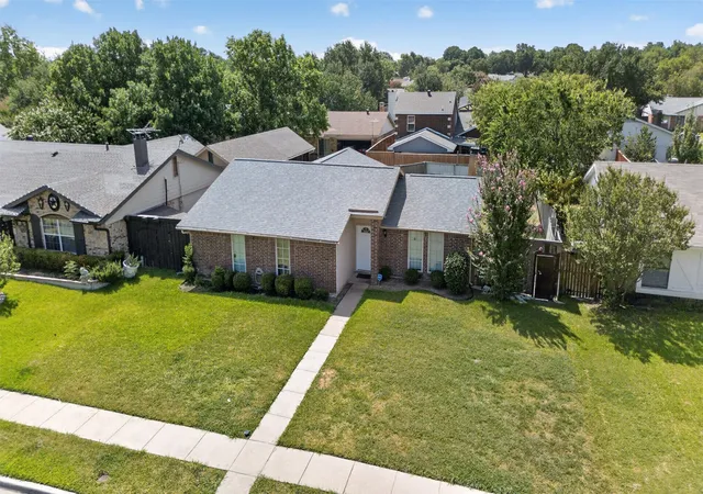 Photo 2 of Single family home for sale at 2224 Crockett Dr, Carrollton, TX 75006 | MLS# 21347111 | Listing updated on 2026-08-01