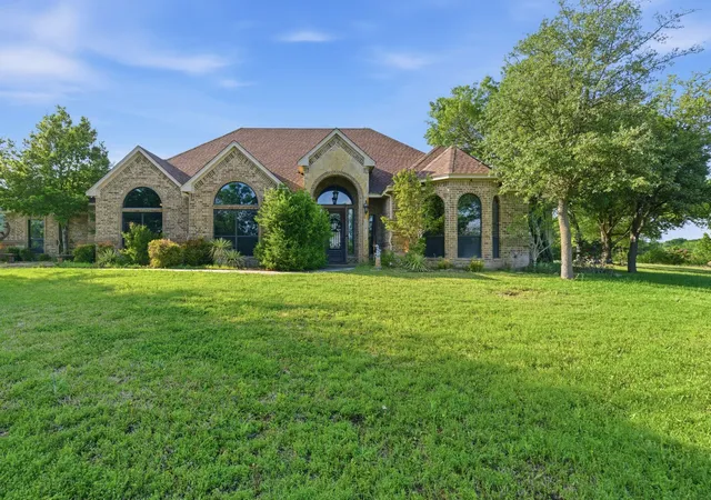 Photo 2 of Single family home for sale at 128 Horizon Cir, Azle, TX 76020 | MLS# 21340498 | Listing updated on 2026-09-09