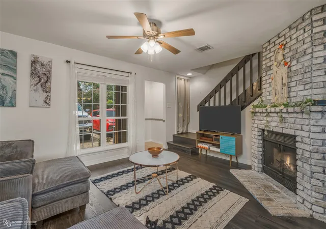 Photo 3 of Townhouse for sale at 3216 Eastwood Dr, Shreveport, LA 71105 | MLS# 21338720 | Listing updated on 2026-08-01