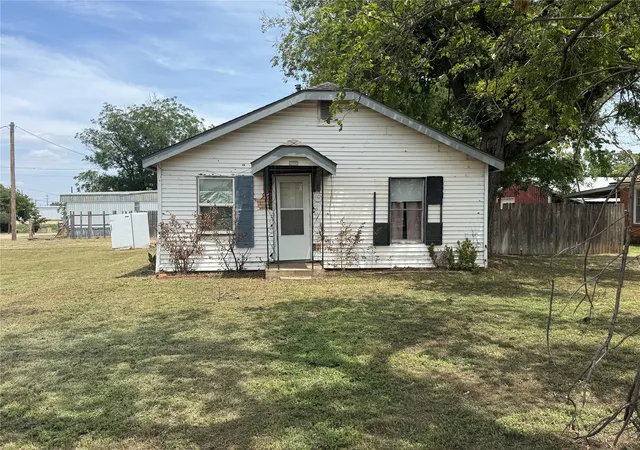 Photo 1 of Single family home for sale at 301 S Ave G, Haskell, TX 79521 | MLS# 21347133 | Listing updated on 2026-08-01