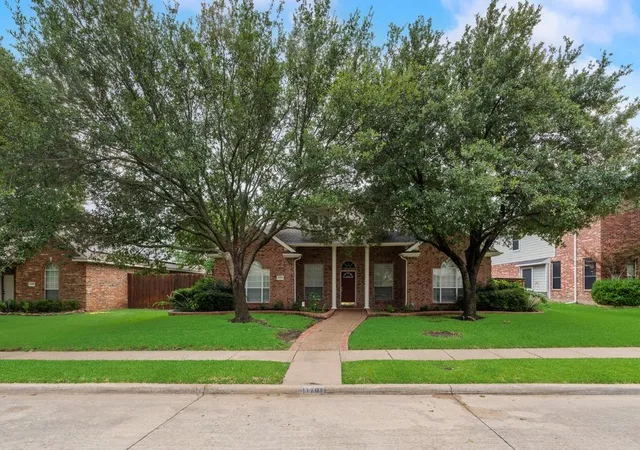 Photo 1 of Single family home for sale at 11781 Humberside Dr, Frisco, TX 75035 | MLS# 21324276 | Listing updated on 2026-09-11