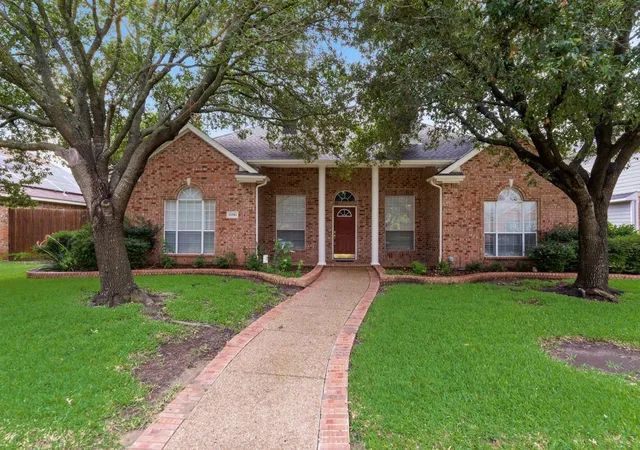 Photo 3 of Single family home for sale at 11781 Humberside Dr, Frisco, TX 75035 | MLS# 21324276 | Listing updated on 2026-09-11