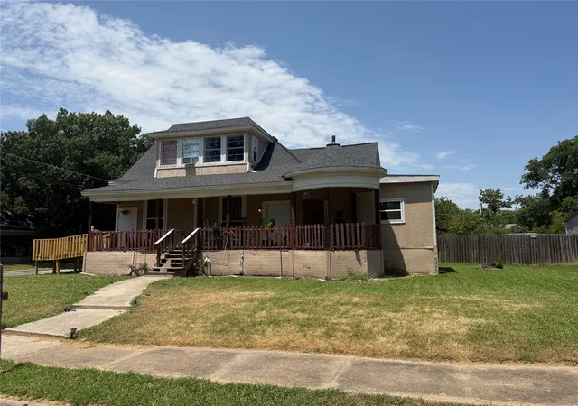 Photo 1 of Single family home for sale at 610 W 6th St, Bonham, TX 75418 | MLS# 21347041 | Listing updated on 2026-08-01
