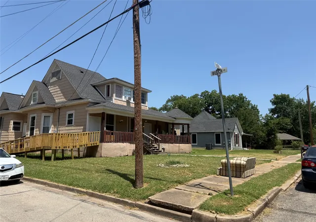 Photo 3 of Single family home for sale at 610 W 6Th St, Bonham, TX 75418 | MLS# 21347041 | Listing updated on 2026-08-01