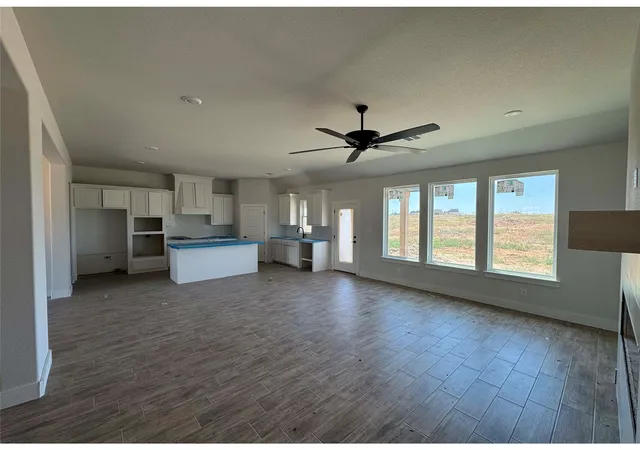 Photo 2 of Single family home for sale at 145 Legends Wy, Bridgeport, TX 76246 | MLS# 21347178 | Listing updated on 2026-10-04