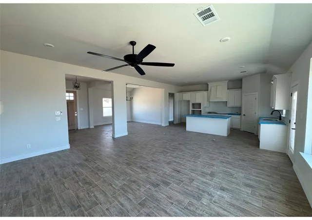 Photo 3 of Single family home for sale at 145 Legends Wy, Bridgeport, TX 76246 | MLS# 21347178 | Listing updated on 2026-10-04