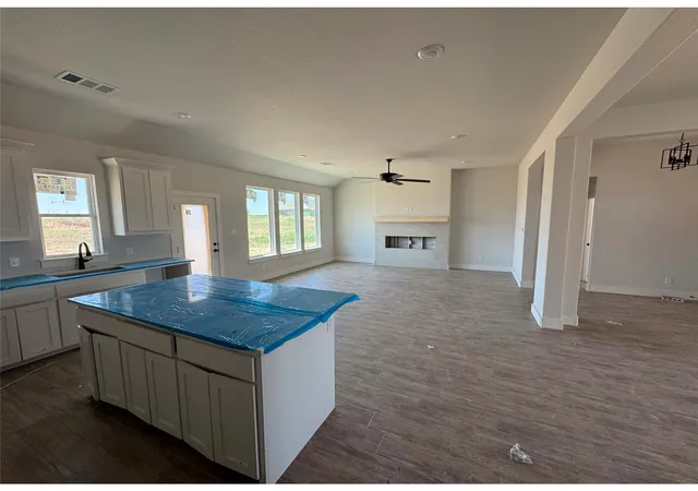 Photo 3 of Single family home for sale at 145 Legends Wy, Bridgeport, TX 76246 | MLS# 21347178 | Listing updated on 2026-10-04