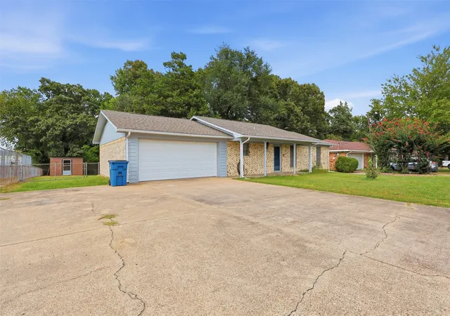 Photo 2 of Single family home for sale at 108 Brenda Dr, Mount Pleasant, TX 75455 | MLS# 21346787 | Listing updated on 2026-09-21