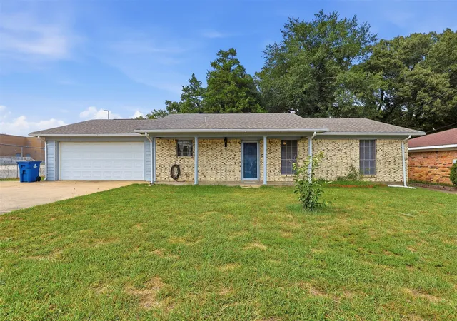 Photo 3 of Single family home for sale at 108 Brenda Dr, Mount Pleasant, TX 75455 | MLS# 21346787 | Listing updated on 2026-09-21