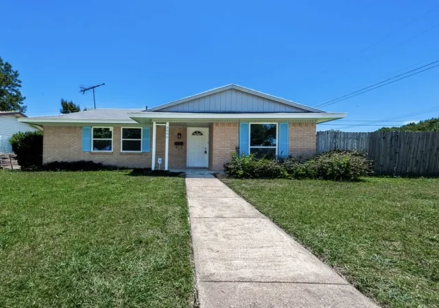 Photo 2 of Single family home for sale at 4430 Windsor Dr, Garland, TX 75042 | MLS# 21347103 | Listing updated on 2026-09-30