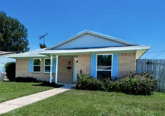 Photo 3 of Single family home for sale at 4430 Windsor Dr, Garland, TX 75042 | MLS# 21347103 | Listing updated on 2026-09-30