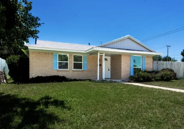 Photo 3 of Single family home for sale at 4430 Windsor Dr, Garland, TX 75042 | MLS# 21347103 | Listing updated on 2026-09-30