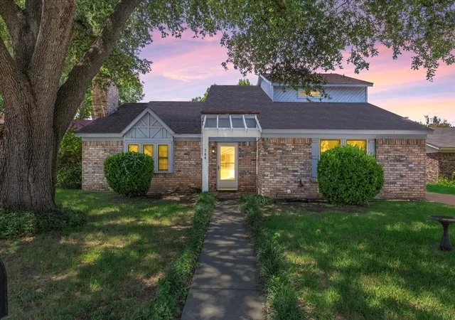 Photo 1 of Single family home for sale at 704 Matthews Ct, Arlington, TX 76012 | MLS# 21344874 | Listing updated on 2026-09-13