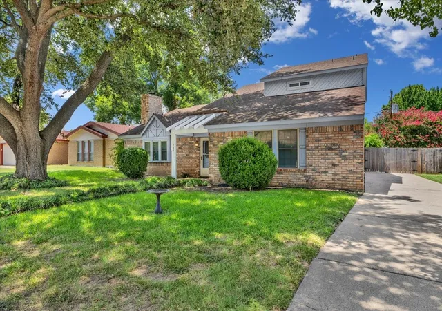Photo 2 of Single family home for sale at 704 Matthews Ct, Arlington, TX 76012 | MLS# 21344874 | Listing updated on 2026-09-13