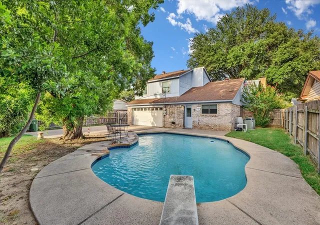 Photo 3 of Single family home for sale at 704 Matthews Ct, Arlington, TX 76012 | MLS# 21344874 | Listing updated on 2026-09-13