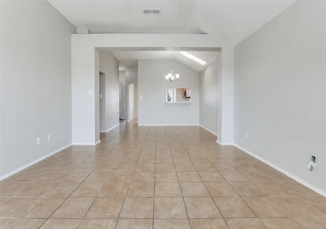 Photo 3 of Single family home for sale at 800 Ponselle Dr, Arlington, TX 76001 | MLS# 21346096 | Listing updated on 2026-08-01