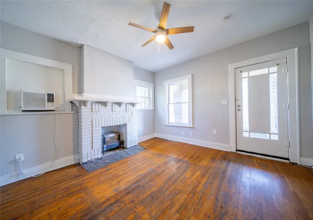 Photo 3 of Multi family home for sale at 909 Sunset Ave, Dallas, TX 75208 | MLS# 21342012 | Listing updated on 2026-08-01