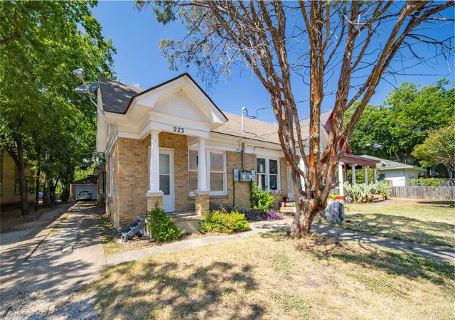 Multi family home for sale at 921 Sunset Ave, Dallas, TX 75208 | MLS# 21342018