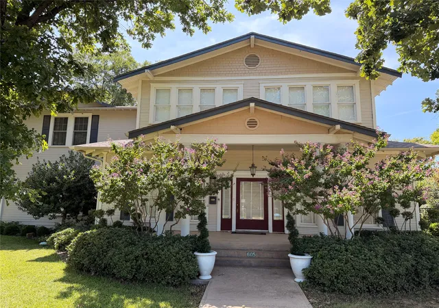 Photo 1 of Single family home for sale at 605 S Seaman St, Eastland, TX 76448 | MLS# 21346636 | Listing updated on 2026-09-30